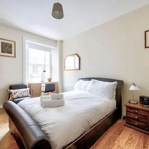  Apartment Charm & Character On Historic Rose Street