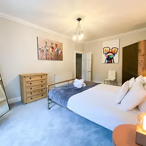  Apartment Rose Street's Hidden Treasure- 2bed Newly Refurbished