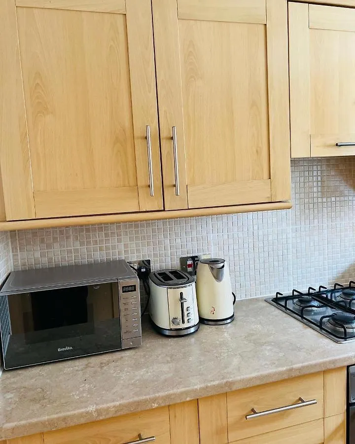 Modern 2Bed 2Bath Ground Floor Apartment Edinburgh