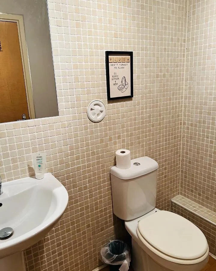 Modern 2Bed 2Bath Ground Floor Apartment Edinburgh
